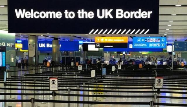 1612252658247032622.jpg _116664317_ukborderatheathrow.jpg