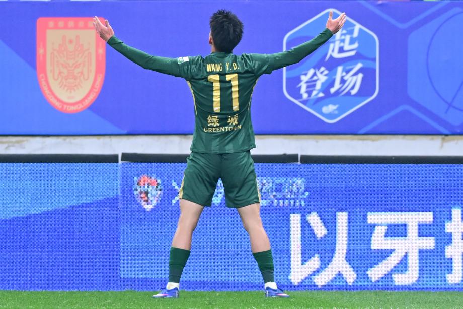 [图]王钰栋梅开二度 浙江队4-1逆转战胜青岛海牛